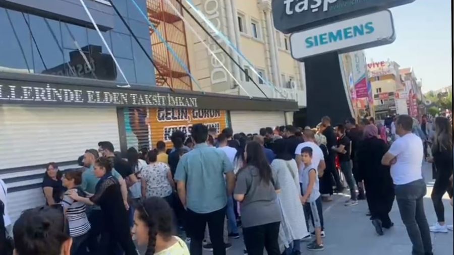 İndirimi duyan koştu, izdiham yaşandı