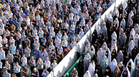 İran'da Müslümanlar bayram namazında bir araya geldi