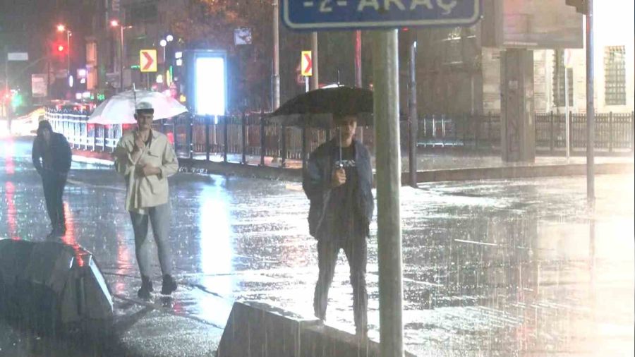�stanbul g�ne ya�murla uyand�