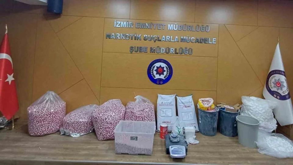 �zmir'de 121 bin 816 uyu�turucu hap ele ge�irildi