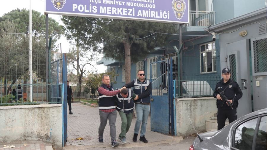 �zmir'de evinde �l� bulunan gen� kad�n�n katil zanl�s� tutukland�