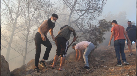 İzmir'de ormanlık alanda çıkan yangın kontrol altında