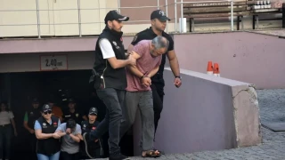 �zmir'deki polis merkezi sald�r�s�nda san�klar hakim kar��s�nda