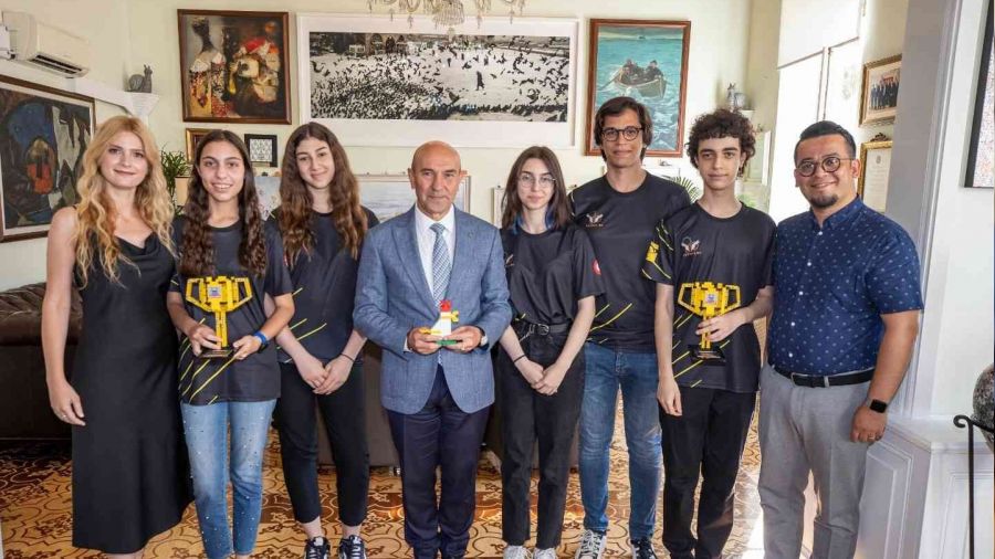 İzmirli robotik takımı, dünya şampiyonluğuna ulaştı