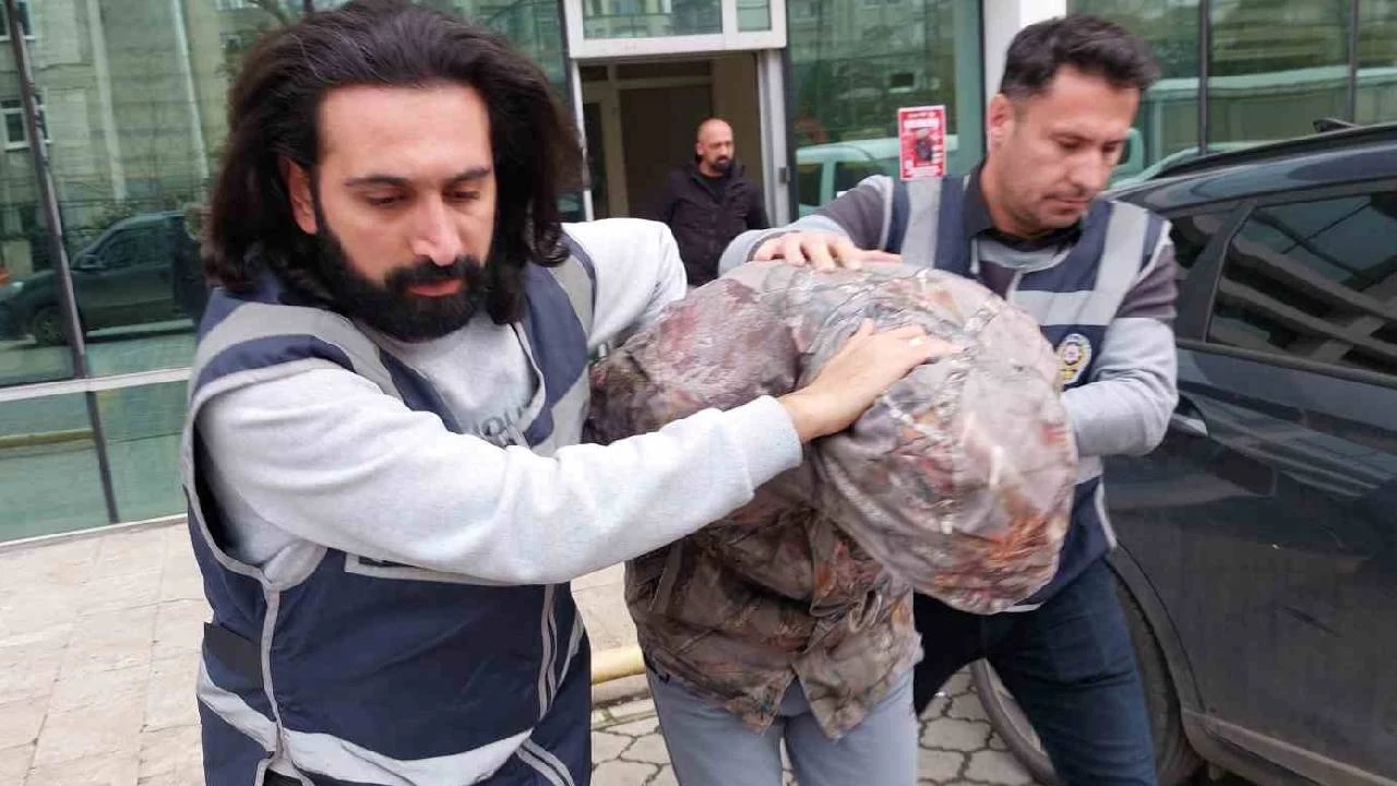 Kad�n�n valizi ve �antas�n� gasp eden 2 ki�i tutukland�