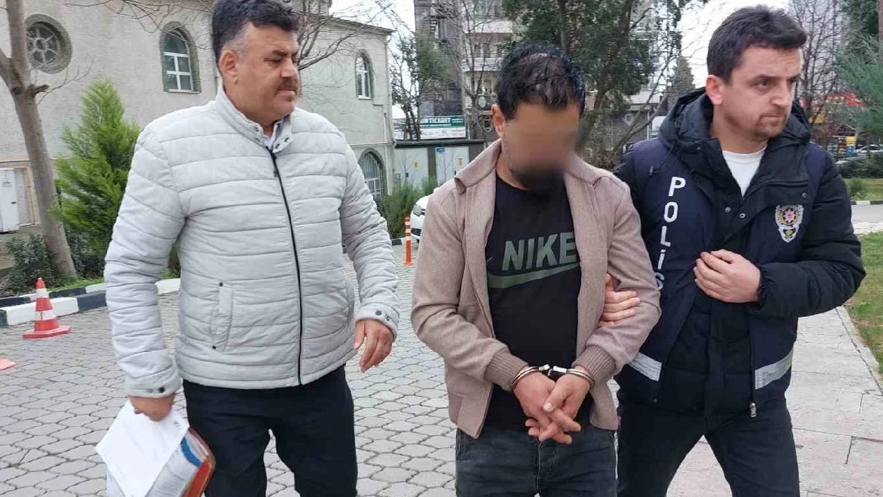 Kapısını kırdığı evden 3 gün boyunca valizlerle eşya çalıp taşıdı