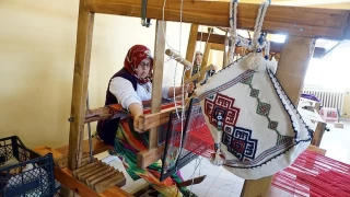 Karacaklavuz El Sanatlar Merkezi: Yresel kilim ve dokuma atlyeleri