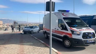 Karaman'da iki otomobil çarpıştı: 1 yaralı