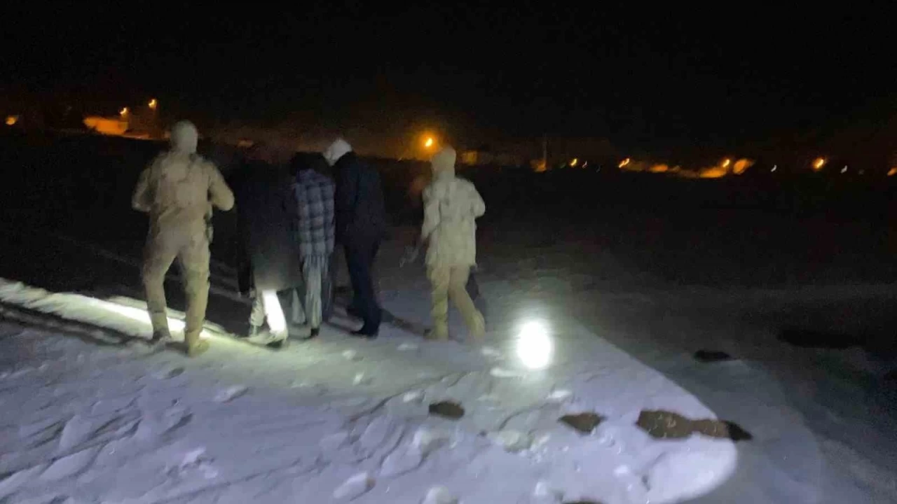 Kaybolan k�z �ocu�u jandarma buldu