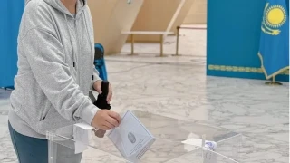 Kazakistan'daki kurultay seçimlerinin resmi olmayan ilk sonuçlarına göre 5 parti meclise girme hakkı kazandı