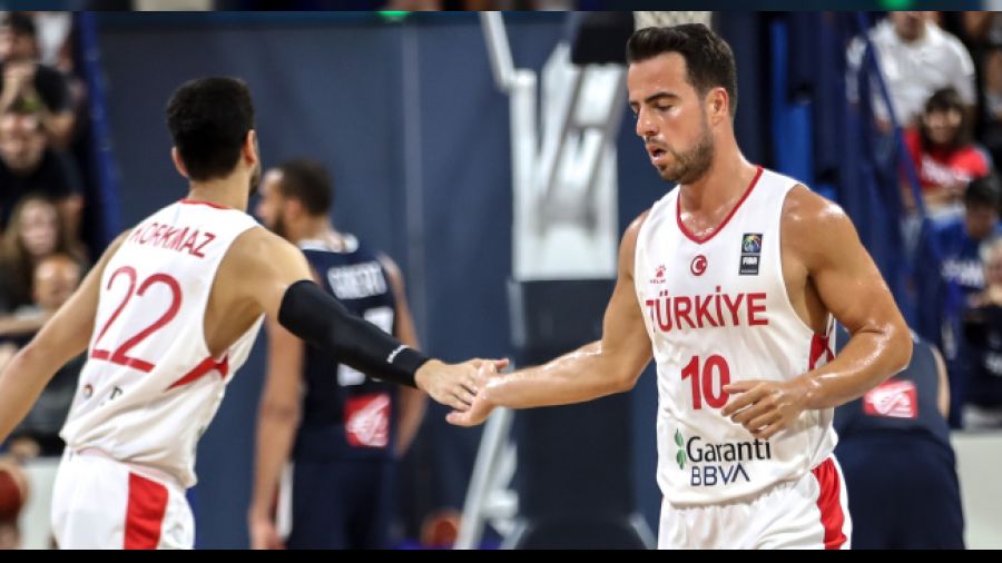 "Kimse gelip benim surat�ma o tarz konu�amaz"