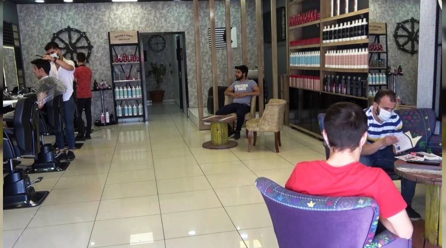 K�s�tlama bitti, vatanda�lar kuaf�rlerin yolunu tuttu