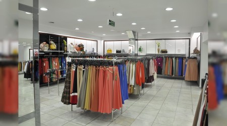 Kıyafet denerken bir daha düşünün