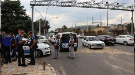 Kocaeli'de 3 otomobil çarpıştı: 5 yaralı