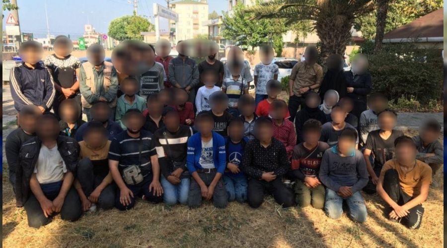 Kocaeli'de bir minibüsten 50 kaçak göçmen çıktı
