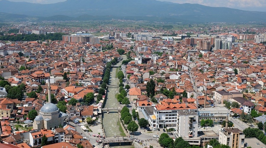 Kosova'n�n beyaz balonlar� neyi ar�yor