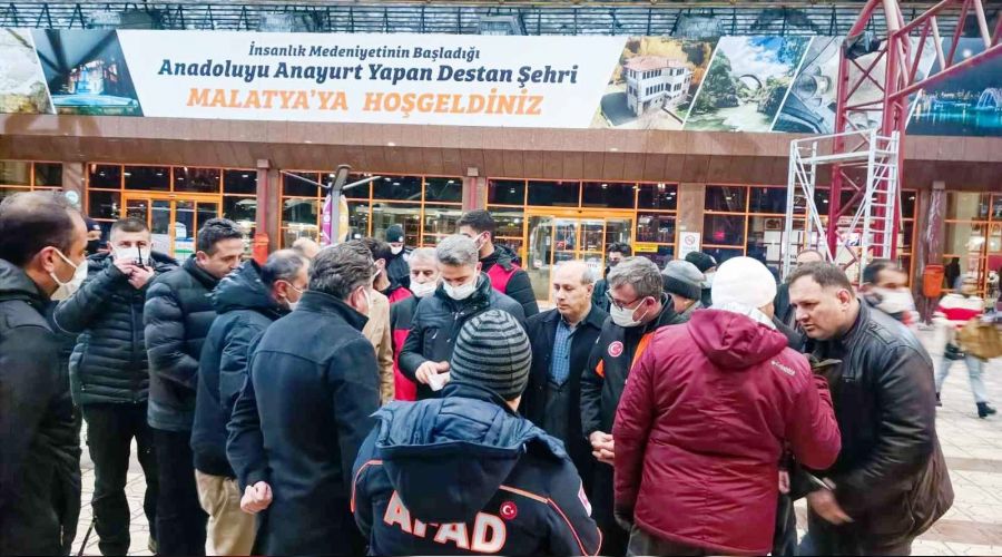 Malatya'da seferler iptal... Binden fazla kii yurtlara yerletirildi