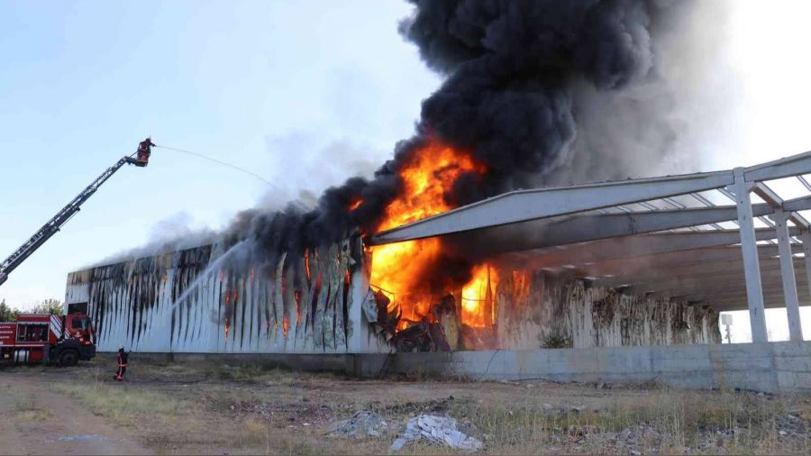 Malatya'da tadilat yapılan fabrikada yangın