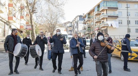 Mamak sokaklarında müzik resitali