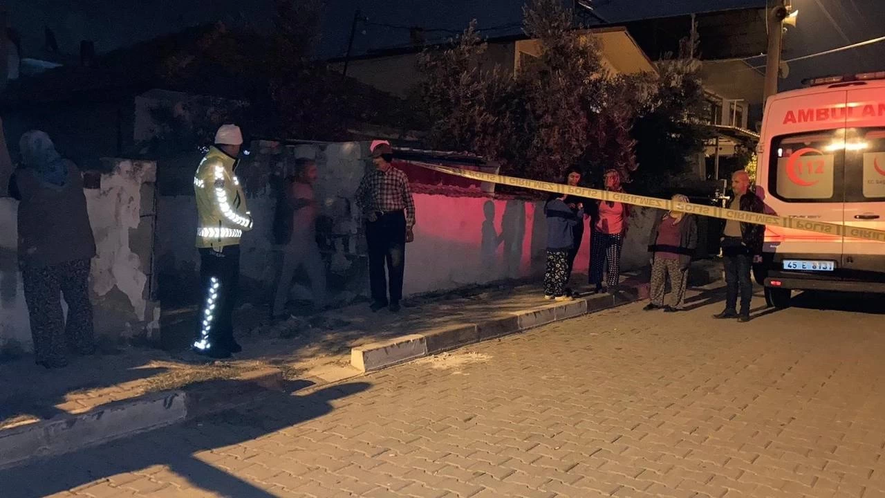Manisa'da yıkılan sundurmanın altında kalan kişi öldü