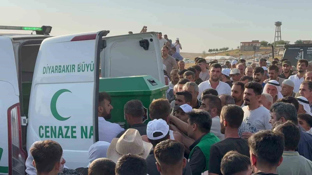 Mardin ve Diyarbakır arasında çıkan yangında hayatını kaybedenlerin sayısı 15'e çıktı