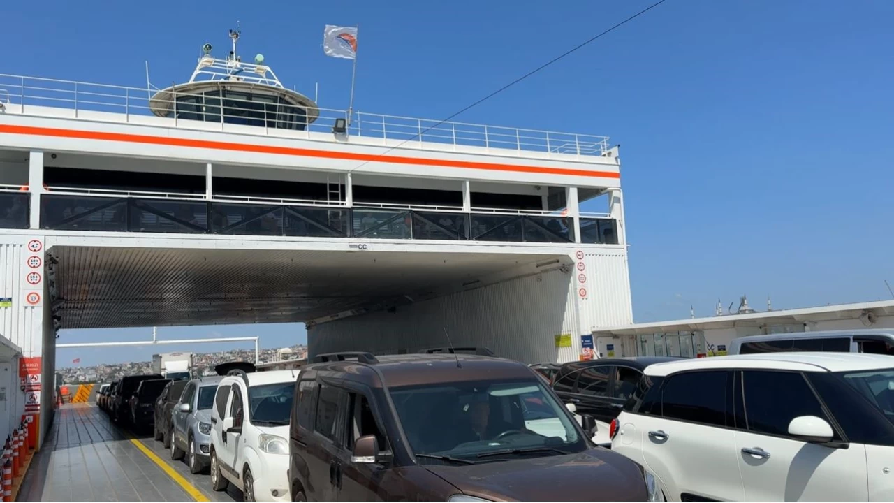 Marmara Denizi'nde poyraz deniz ulaşımını aksattı