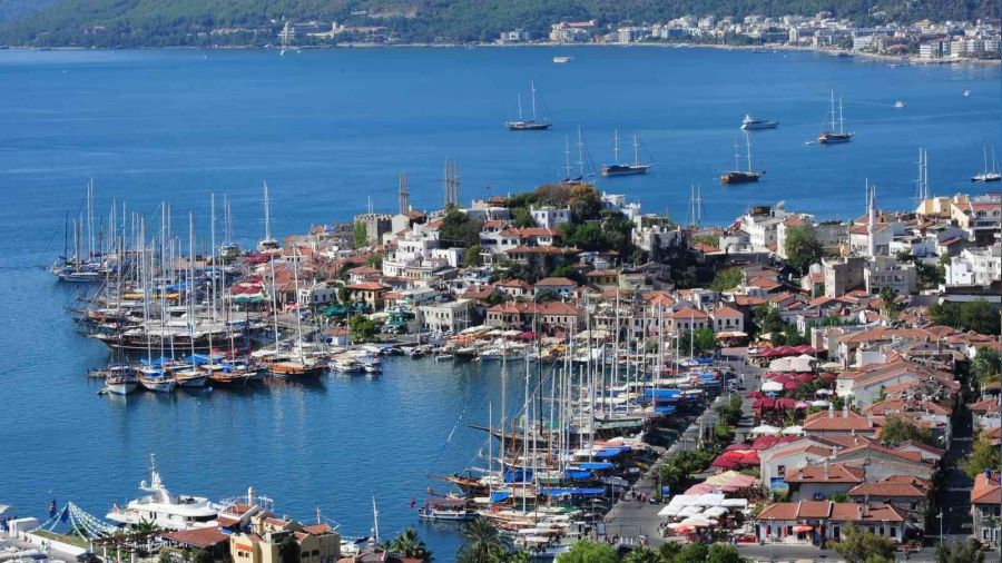 Marmaris'te turist hareketlili�i ba�lad�