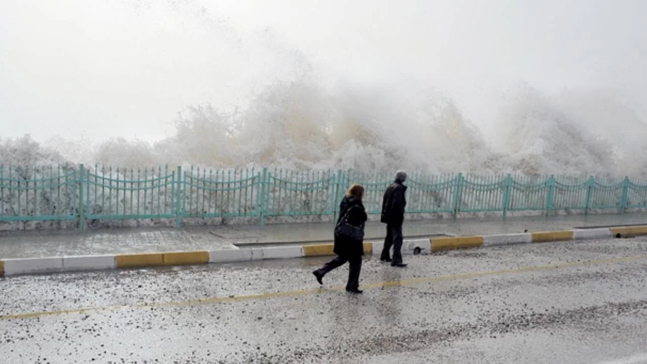 Meteorolojiden kuvvetli yağış ve fırtına uyarısı