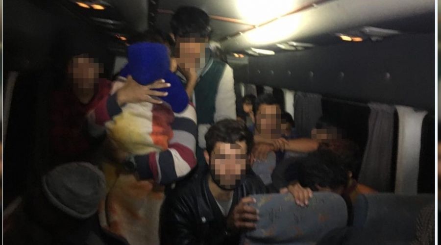 Minibüsten 40 düzensiz göçmen çıktı