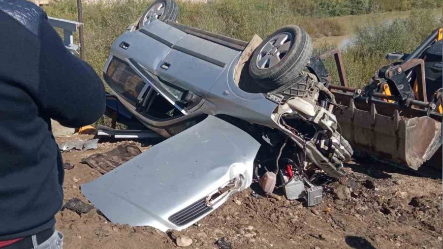 Muş'ta otomobil takla attı: 2 ölü