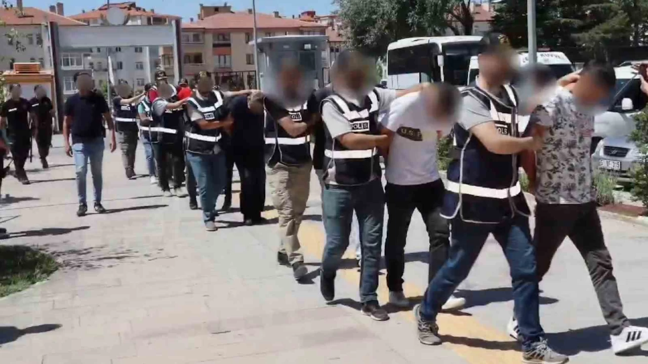 Ni�de'de 22 ya��ndaki Mahmut'u d�v�lerek �ld�rm��ler
