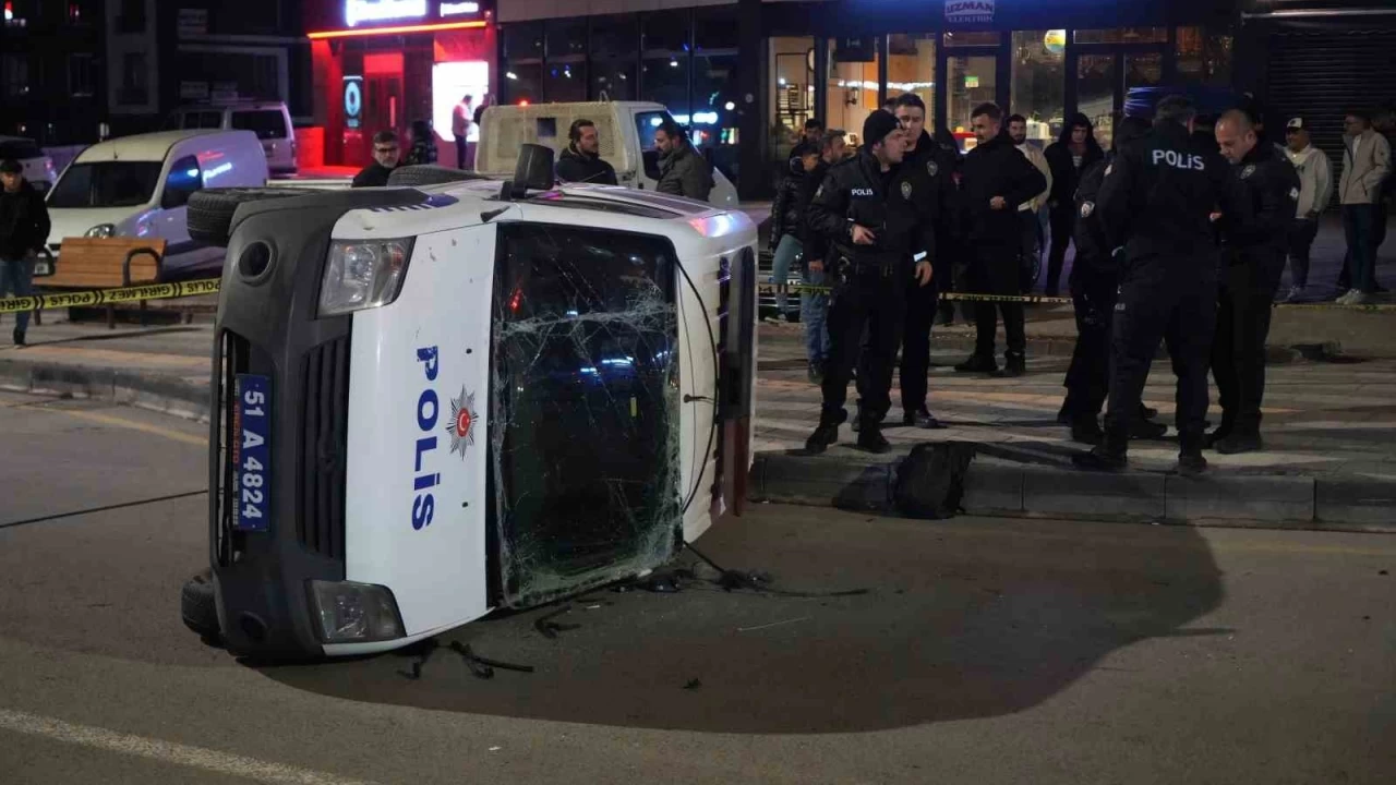 Niğde'de polis otosu ile otomobil çarpıştı: 6 yaralı