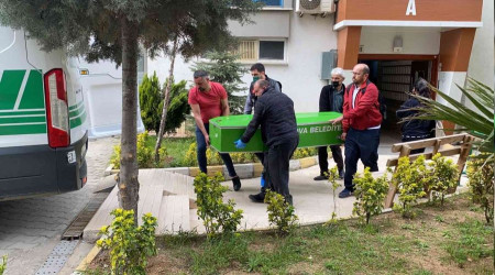 Öğretmen evinde ölü bulundu