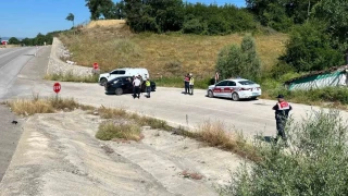 Otomobilin �arpt��� kad�n hayat�n� kaybetti