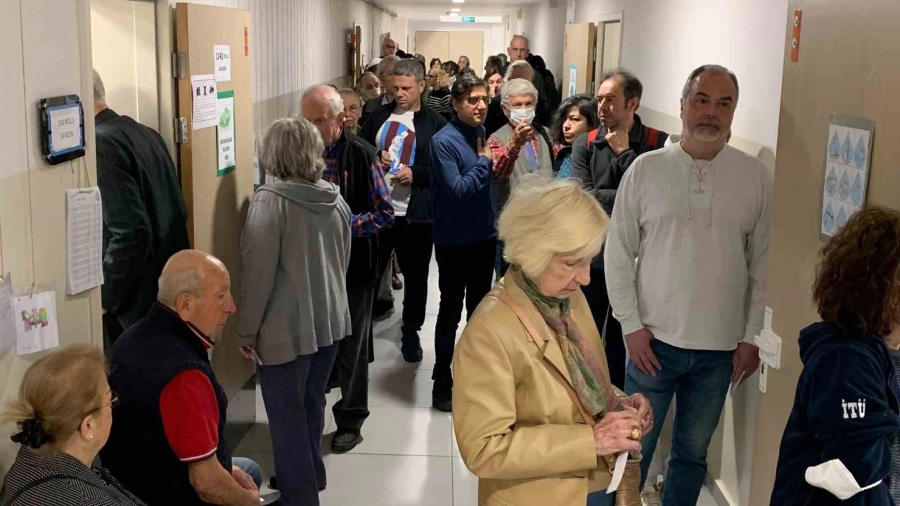 Oy pusulasının 4 tane olması İstanbul'da yoğunluğa neden oldu