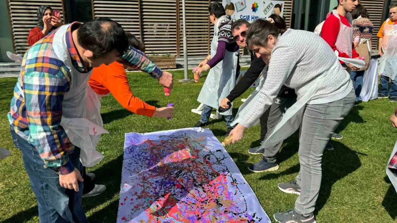 �zel �ocuklardan D�nya Ressamlar G�n�'nde rengarenk eserler