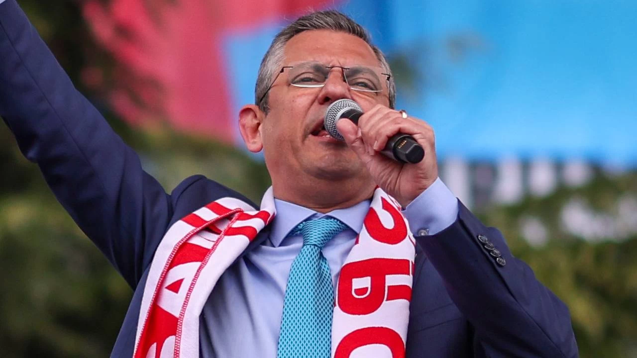�zg�r �zel: Cumhur �ttifak�'n�n rengi koyu gri