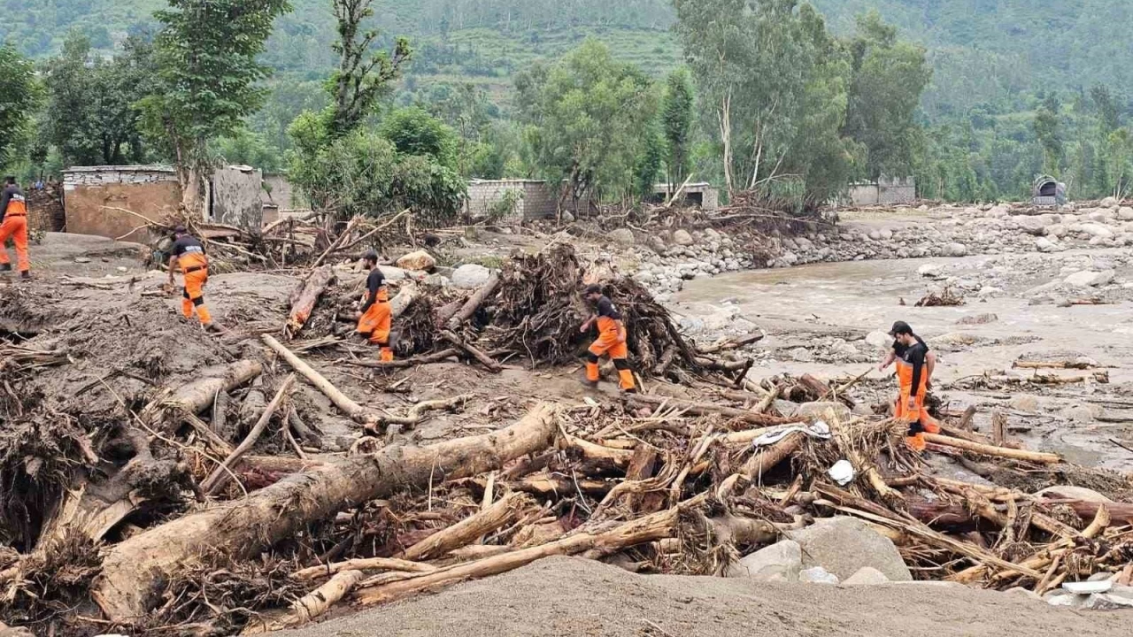 Pakistan'da bilan�o a��rla��yor: 645 �l�