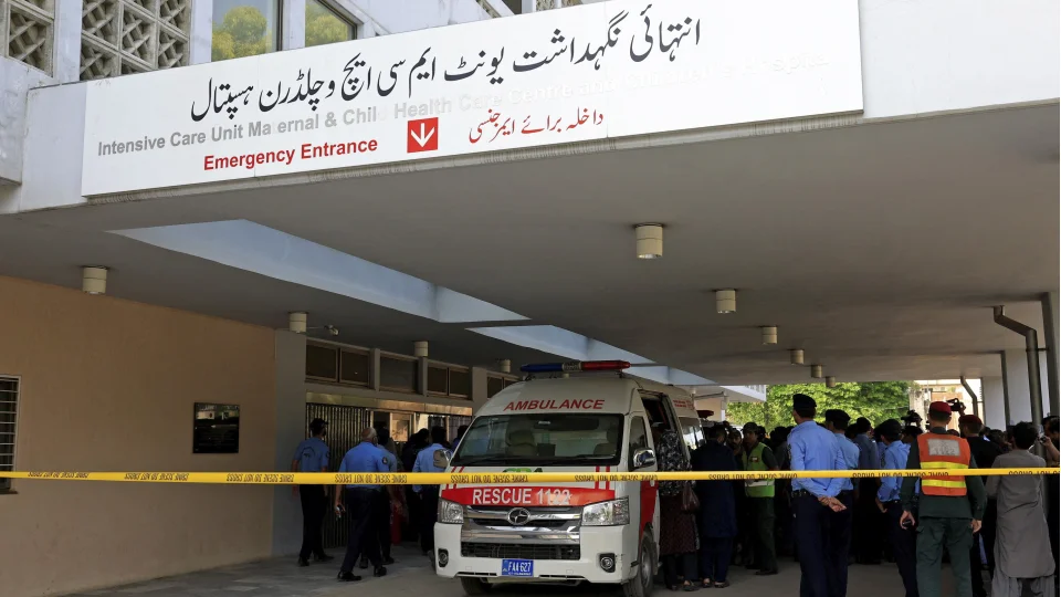 Pakistan'da hastanede yang�n facias� 