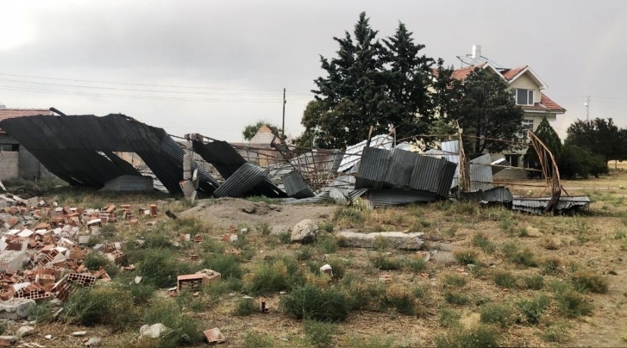 Polatl�'da kum f�rt�nas� sonras� hasar ortaya ��kt�