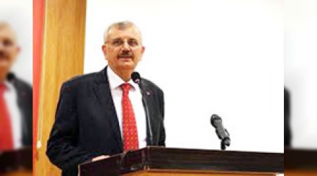 Prof. Dr. Erdöl'den sigarada 'düz paket' uygulamasına destek