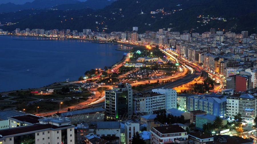 Rize’de 8 katlı bina mahkemeden satılıktır