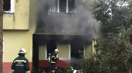 Rize'de düşen yıldırım evlere zarar verdi
