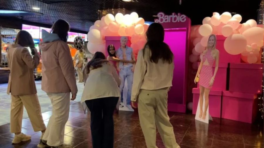 Ruslar Barbie yasağını böyle deliyor