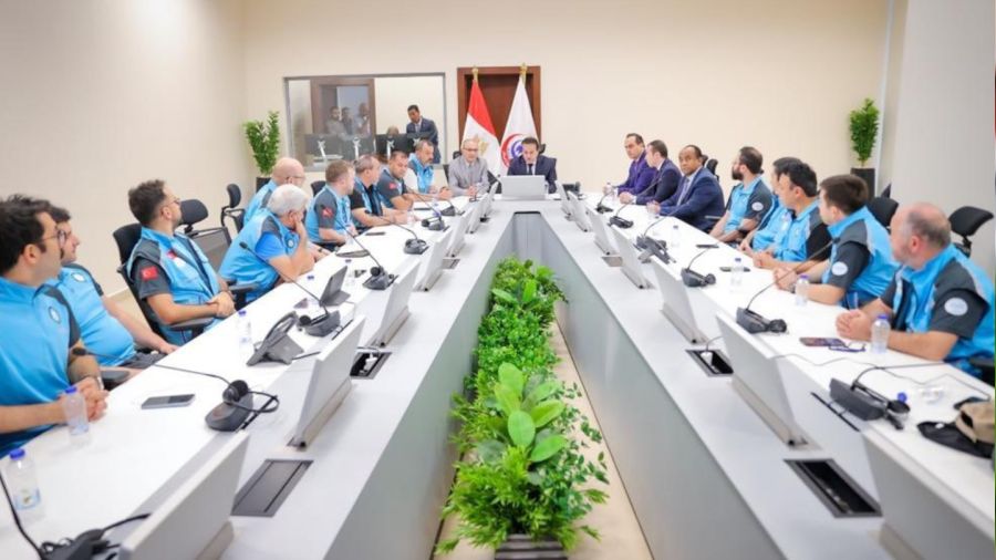 Sağlık Bakanı Koca: '20 kişilik sağlık personeli Mısır'a ulaştı'