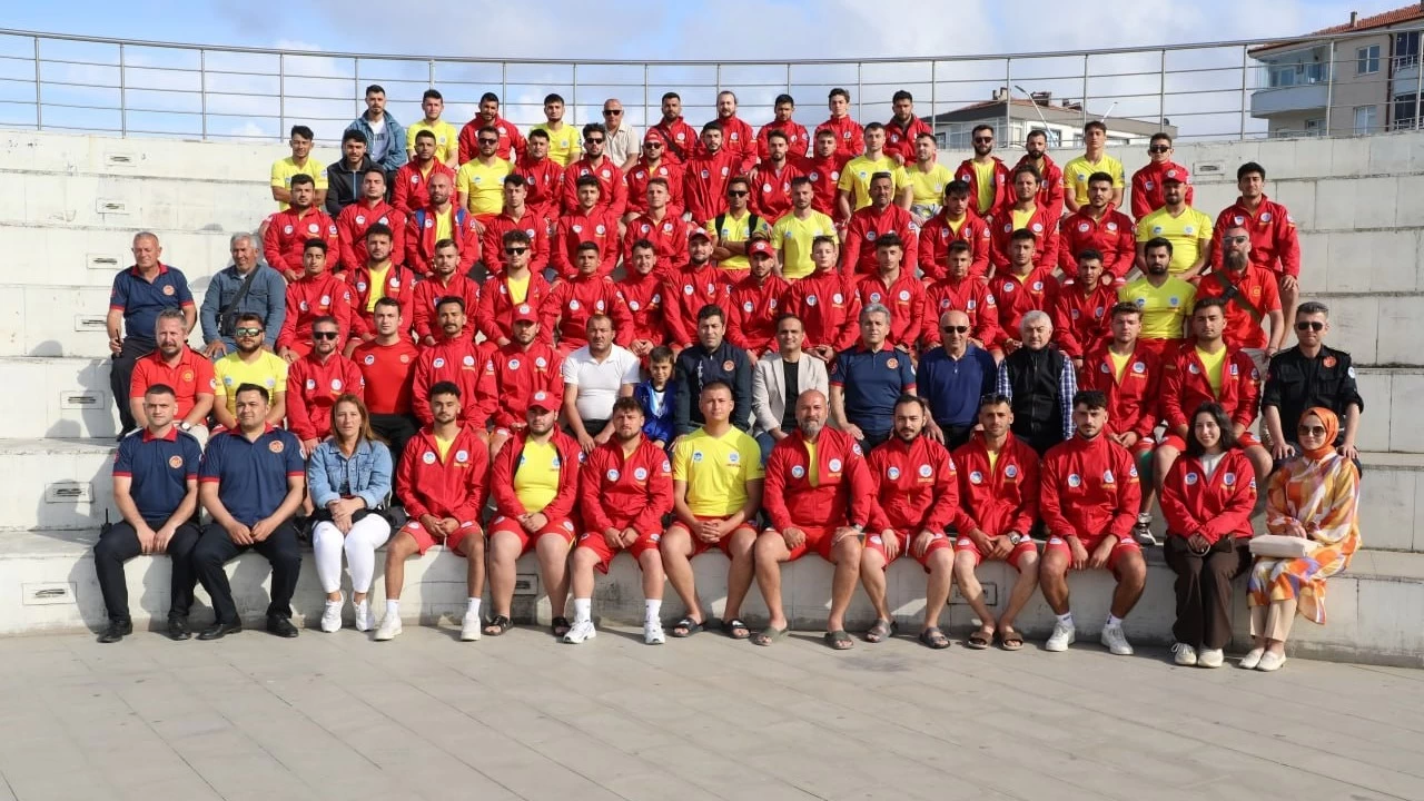 Sahillerde canlar onlara emanet