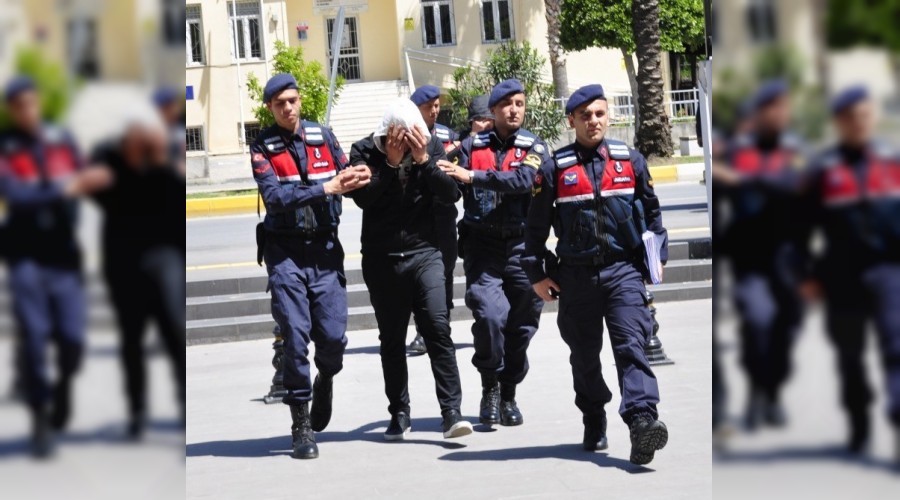 Sahte jandarmalar yakayı ele verdi