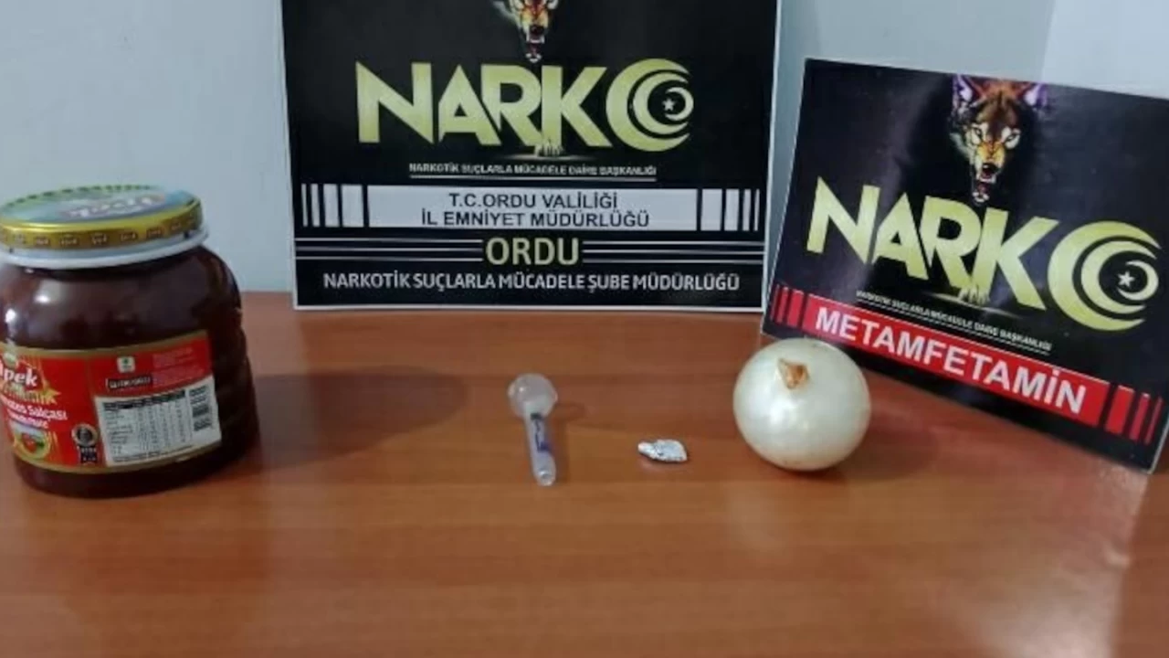 Sal�a kavanozunda uyu�turucu ile yakalanan 2 �ah�s tutukland�