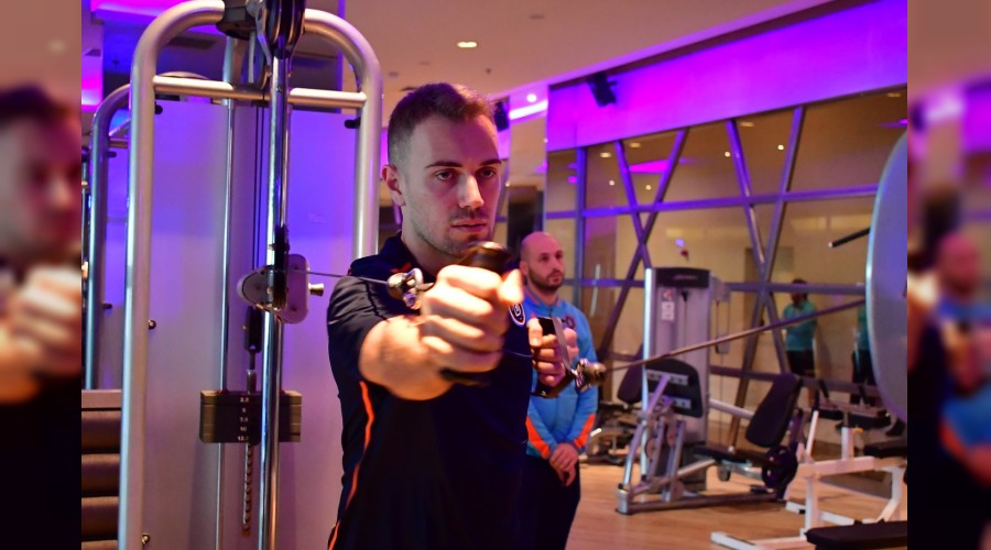 Salonda denge �al��t�lar