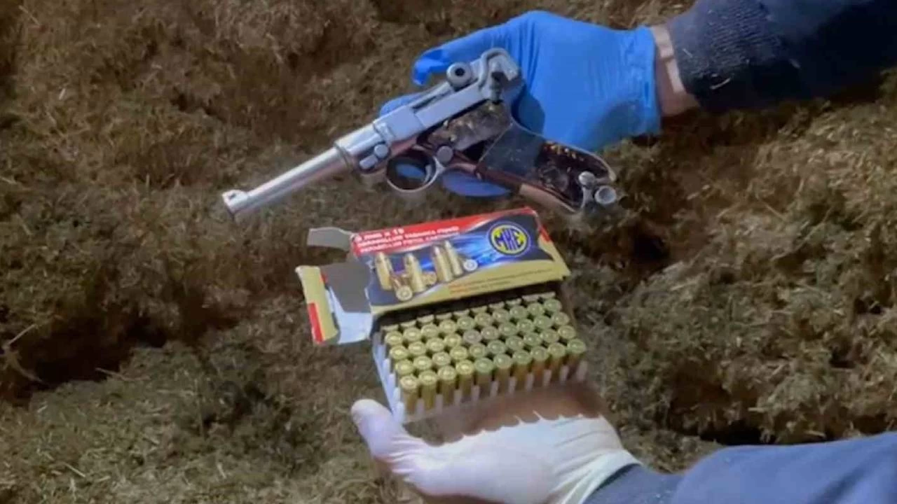 Saman�n i�inden silah f��k�rd�